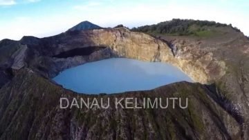 MENGAPA DANAU KELIMUTU BERUBAH WARNA?